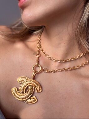 Gold Interlocking Logo Pendant Necklace - Luxury Women